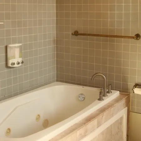 Henderson Castle Inn Kalamazoo Room photo