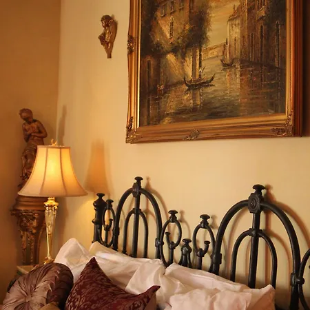 Henderson Castle Inn Kalamazoo Room photo