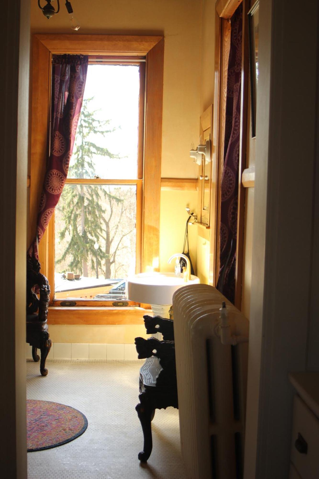 Henderson Castle Bed & Breakfast