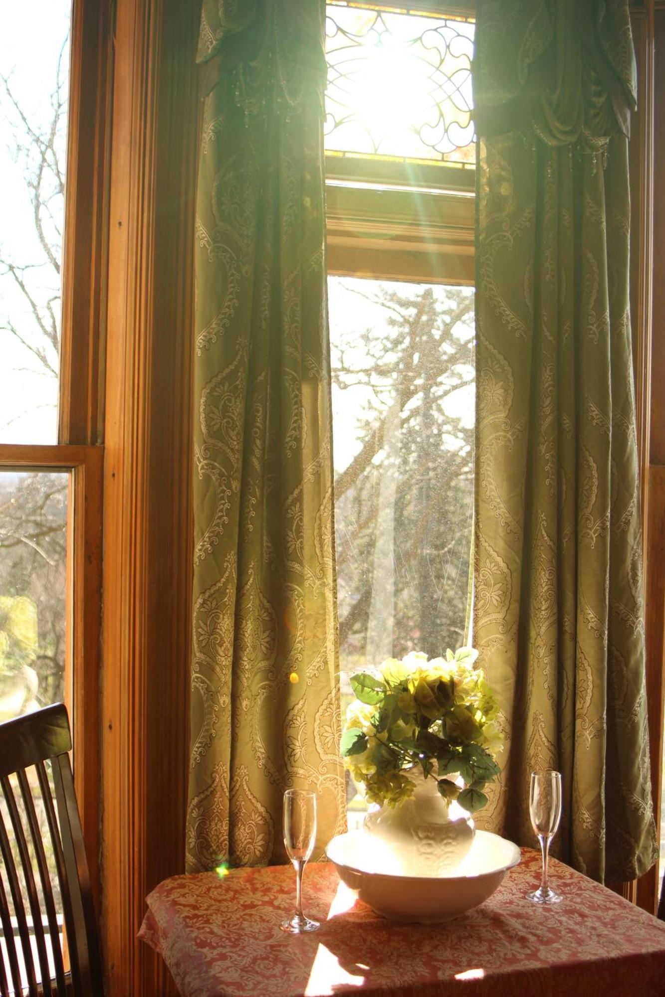 Henderson Castle Bed & Breakfast 3*